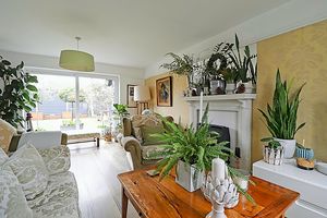 Living Room- click for photo gallery